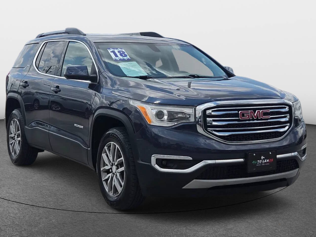 Used 2018 GMC Acadia SLE FWD image 2
