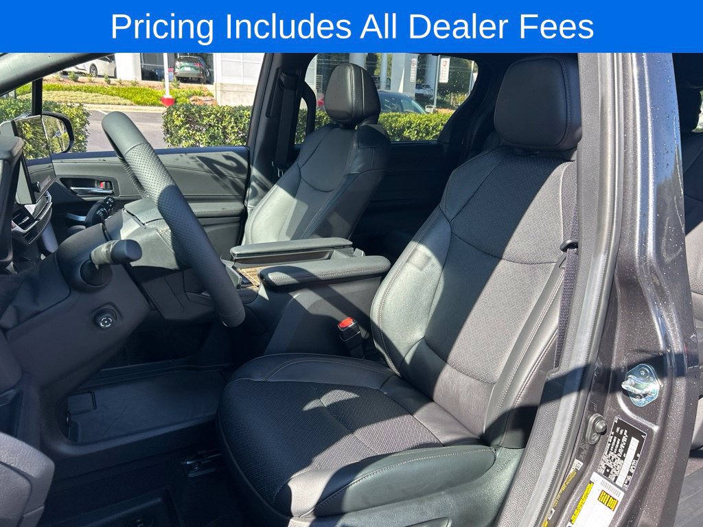 New 2025 Toyota Sienna Limited FWD image 3