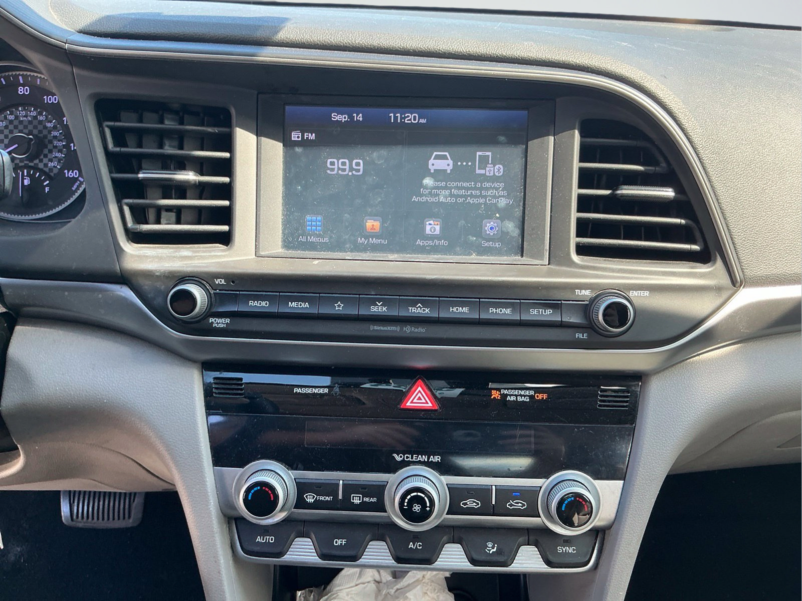 Used 2020 Hyundai Elantra SEL FWD image 15