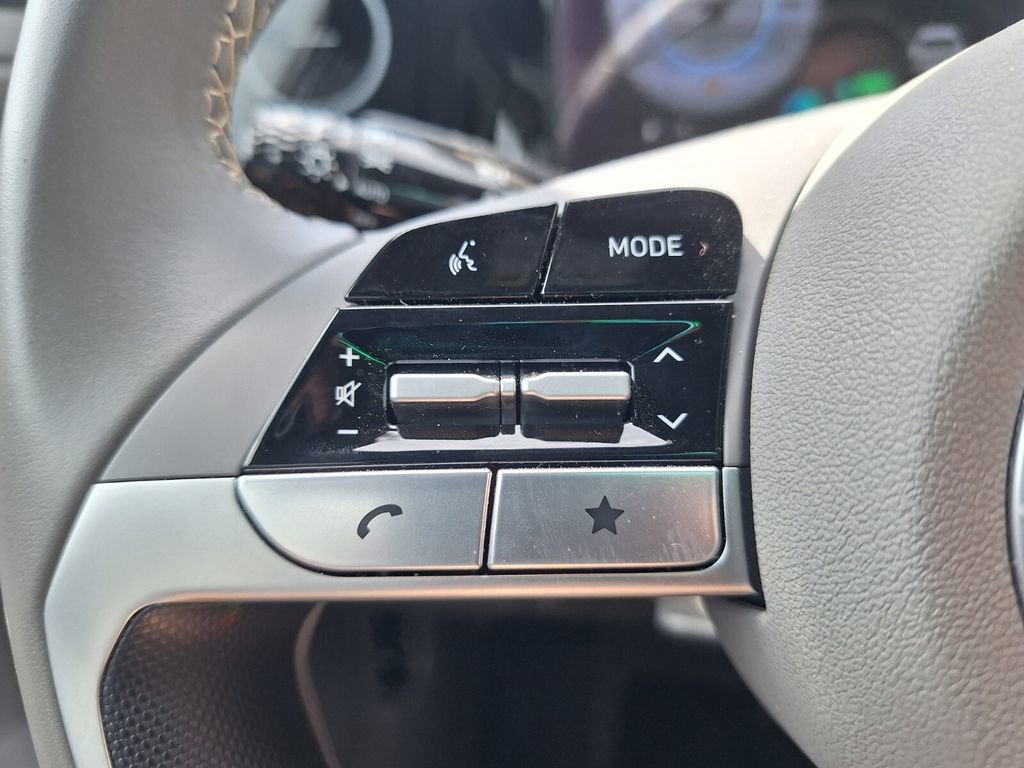 Used 2025 Hyundai Elantra SEL image 13