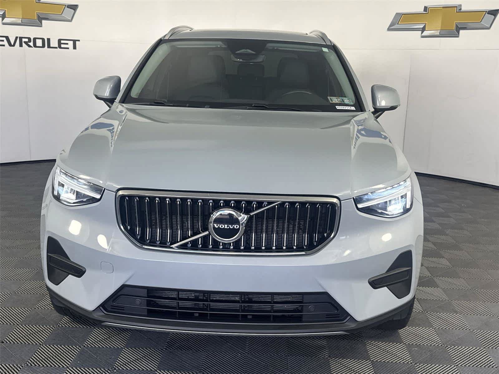 Used 2025 Volvo XC40 B5 Core w/ Protection Package Premier AWD/4WD image 8
