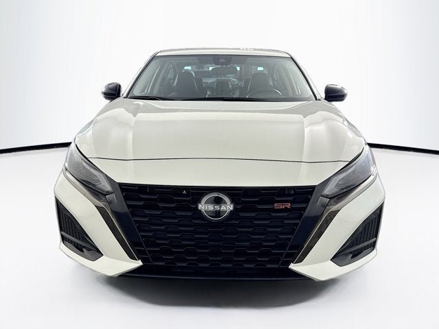 Used 2024 Nissan Altima 2.5 SR FWD image 2