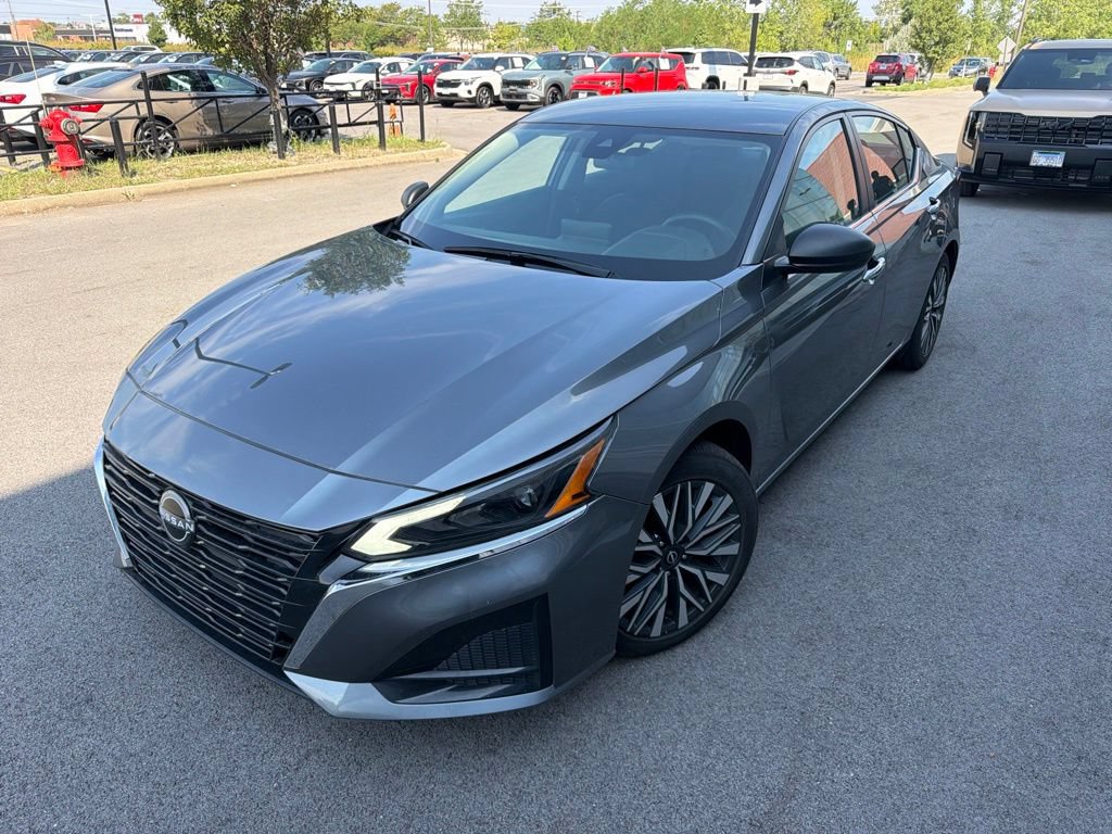 Used 2024 Nissan Altima 2.5 SV FWD image 3