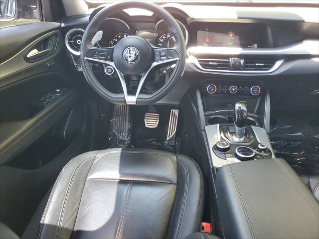 Used 2018 Alfa Romeo Stelvio Sport w/ Quick Order Package 22J Sport AWD/4WD image 16
