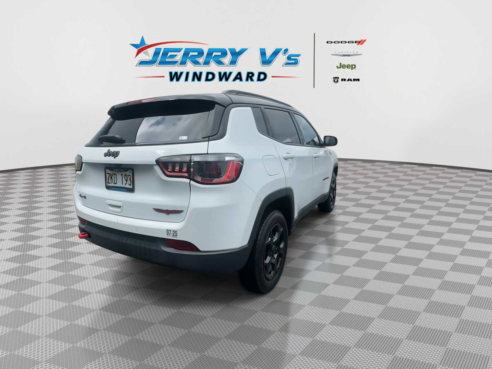 Used 2023 Jeep Compass Trailhawk AWD/4WD image 8