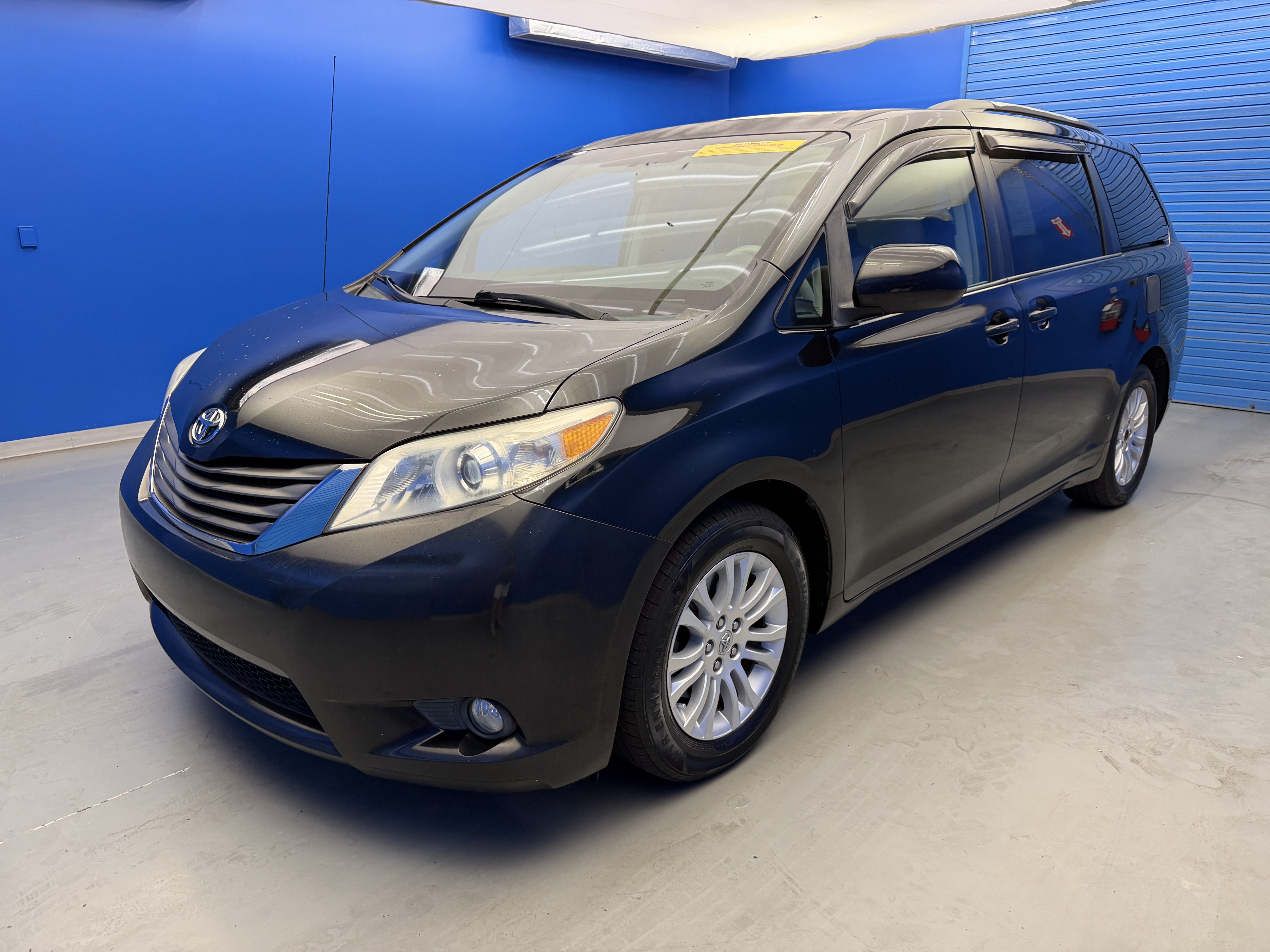Used 2011 Toyota Sienna XLE FWD image 4