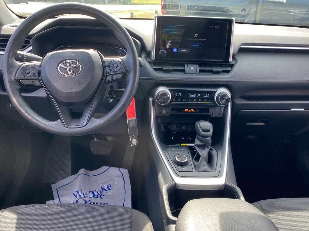 Used 2025 Toyota RAV4 LE image 9