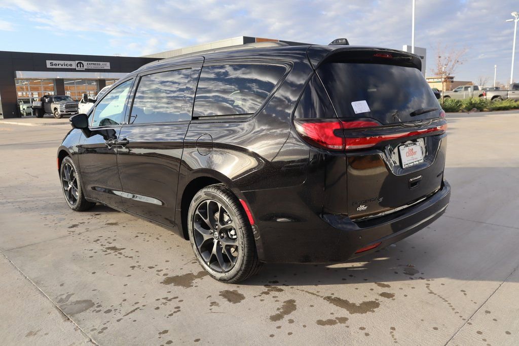 New 2026 Chrysler Pacifica Limited w/ S Appearance Package image 25