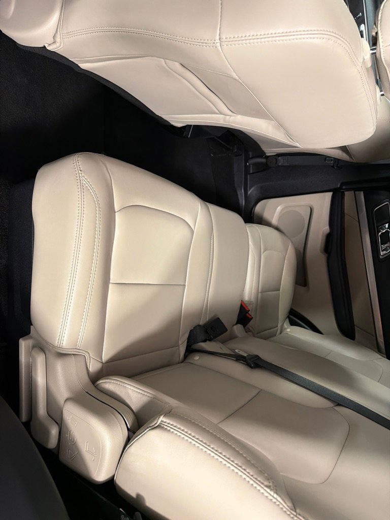 Used 2019 Ford Explorer XLT w/ Equipment Group 202A FWD image 19