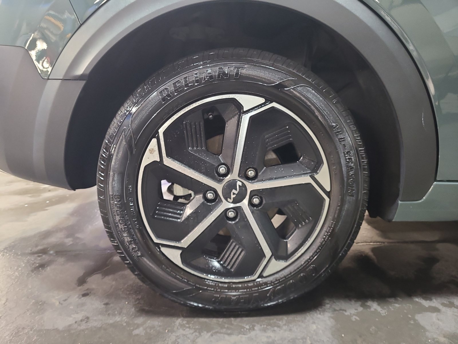 Used 2023 Kia Niro EX w/ EX Cold Weather Package FWD image 26