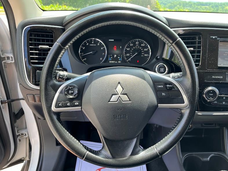 Used 2014 Mitsubishi Outlander SE AWD/4WD image 12
