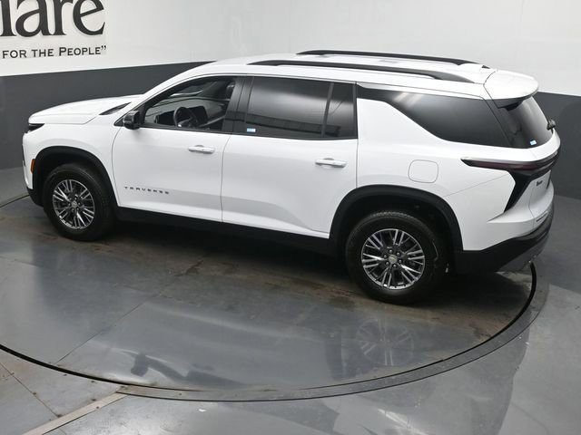 Used 2025 Chevrolet Traverse LT image 43