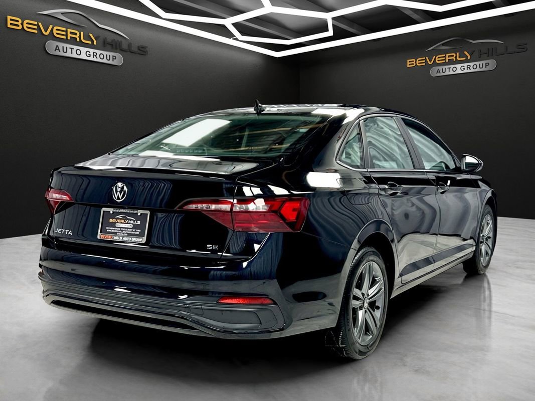 Used 2024 Volkswagen Jetta SE image 5