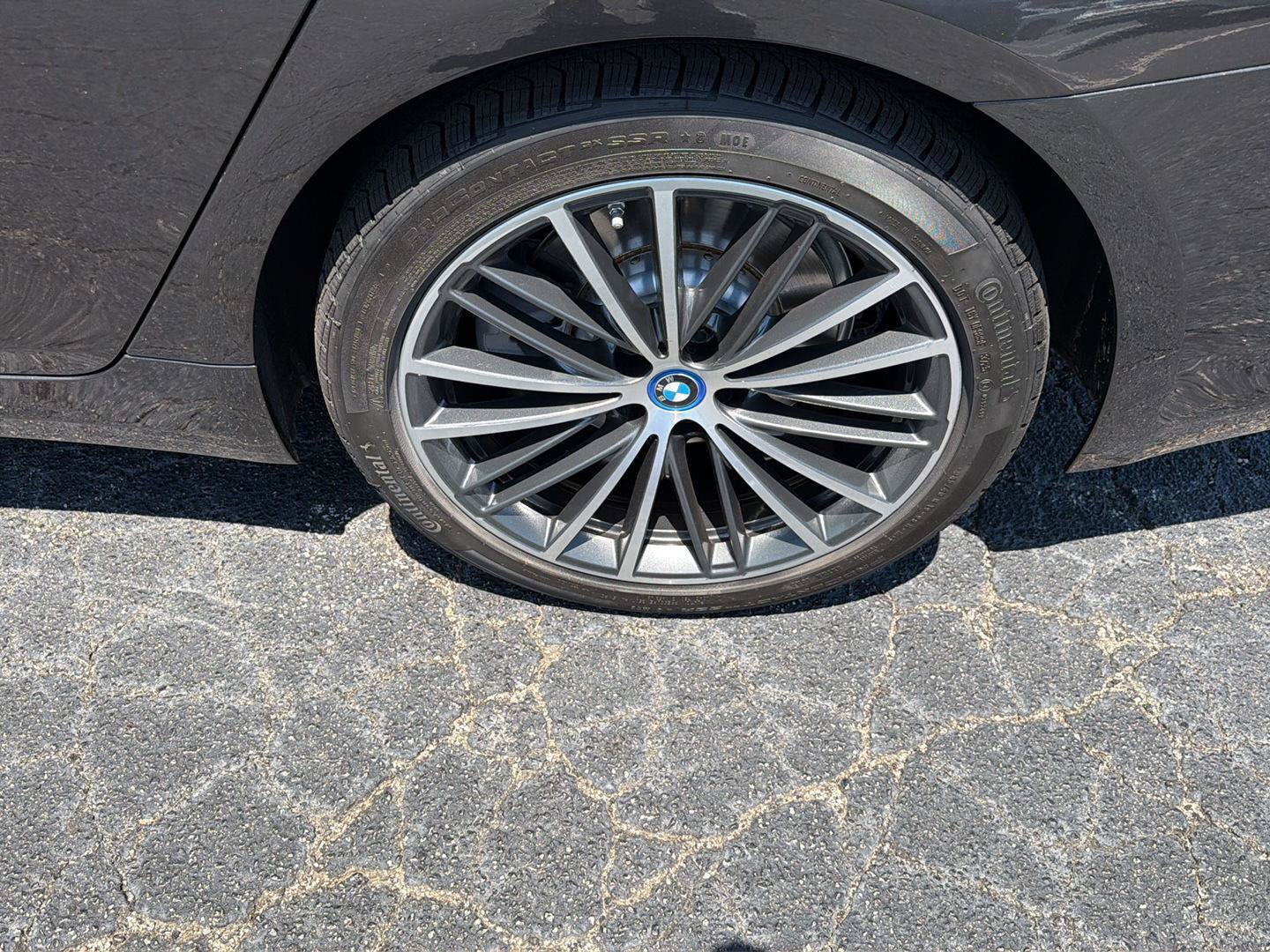 Used 2023 BMW 530e w/ Premium Package RWD image 39