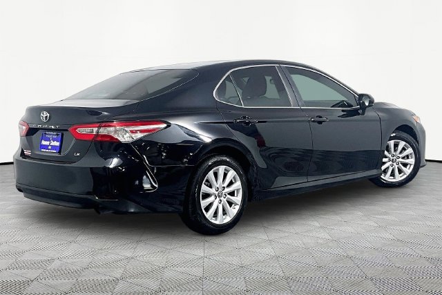 Used 2018 Toyota Camry LE FWD image 14