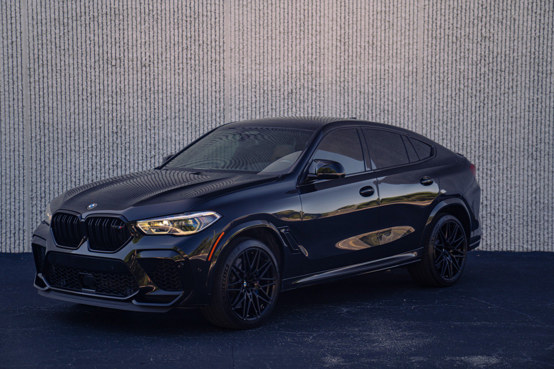 Used 2021 BMW X6 M Competition AWD/4WD image 1