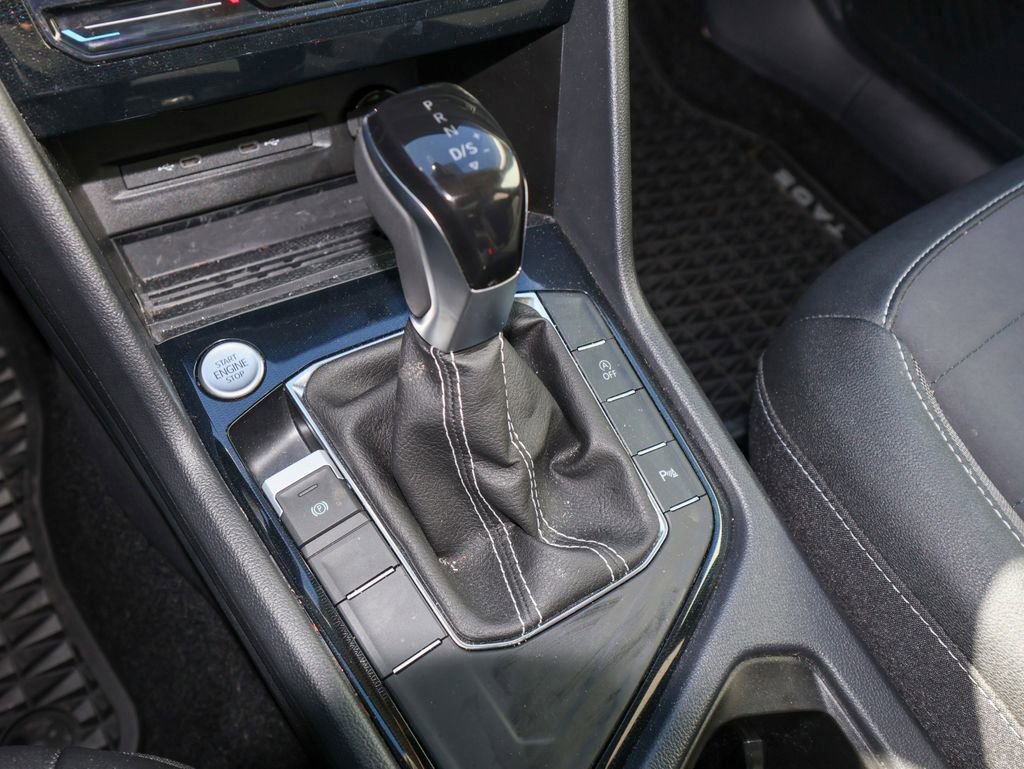 Certified 2025 Volkswagen Taos SE image 25