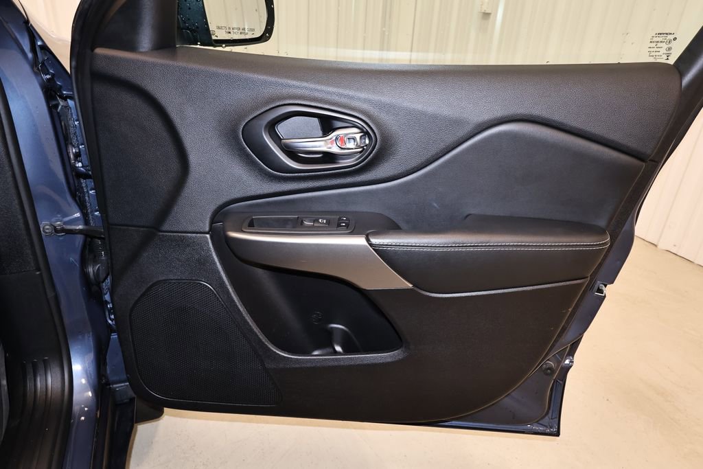 Used 2021 Jeep Cherokee Latitude Lux 80th Anniv w/ Quick Order Package 26U 80TH image 18