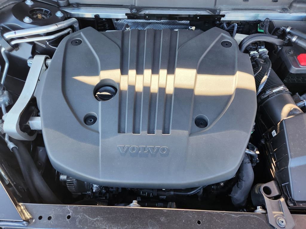 Used 2023 Volvo XC60 B5 Plus image 23