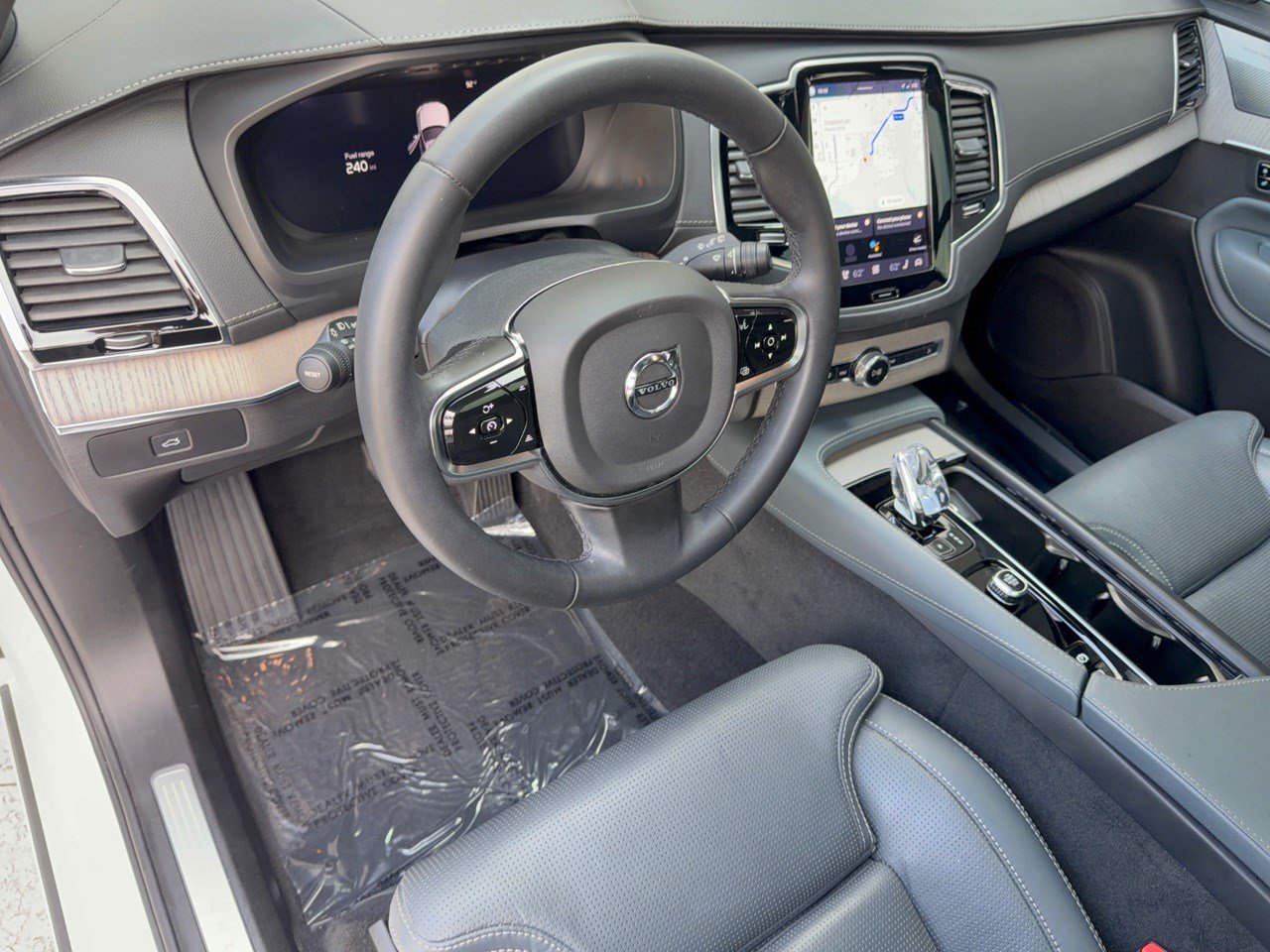 Used 2024 Volvo XC90 B6 Ultimate w/ Lounge Package AWD/4WD image 4