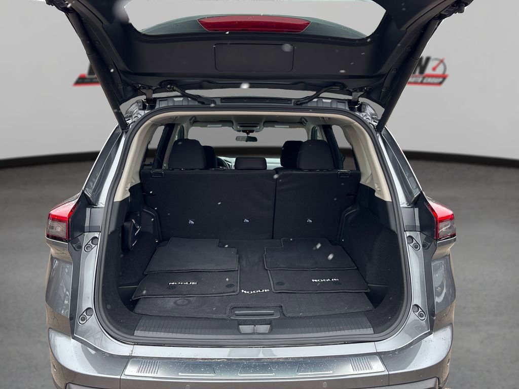 Used 2025 Nissan Rogue SV image 11