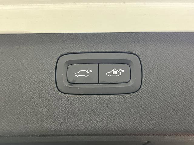Used 2024 Volvo XC90 B6 Plus w/ Protection Package Premier image 16