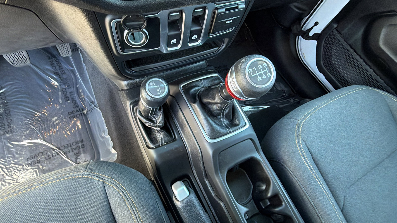 Used 2025 Jeep Wrangler Sport image 27