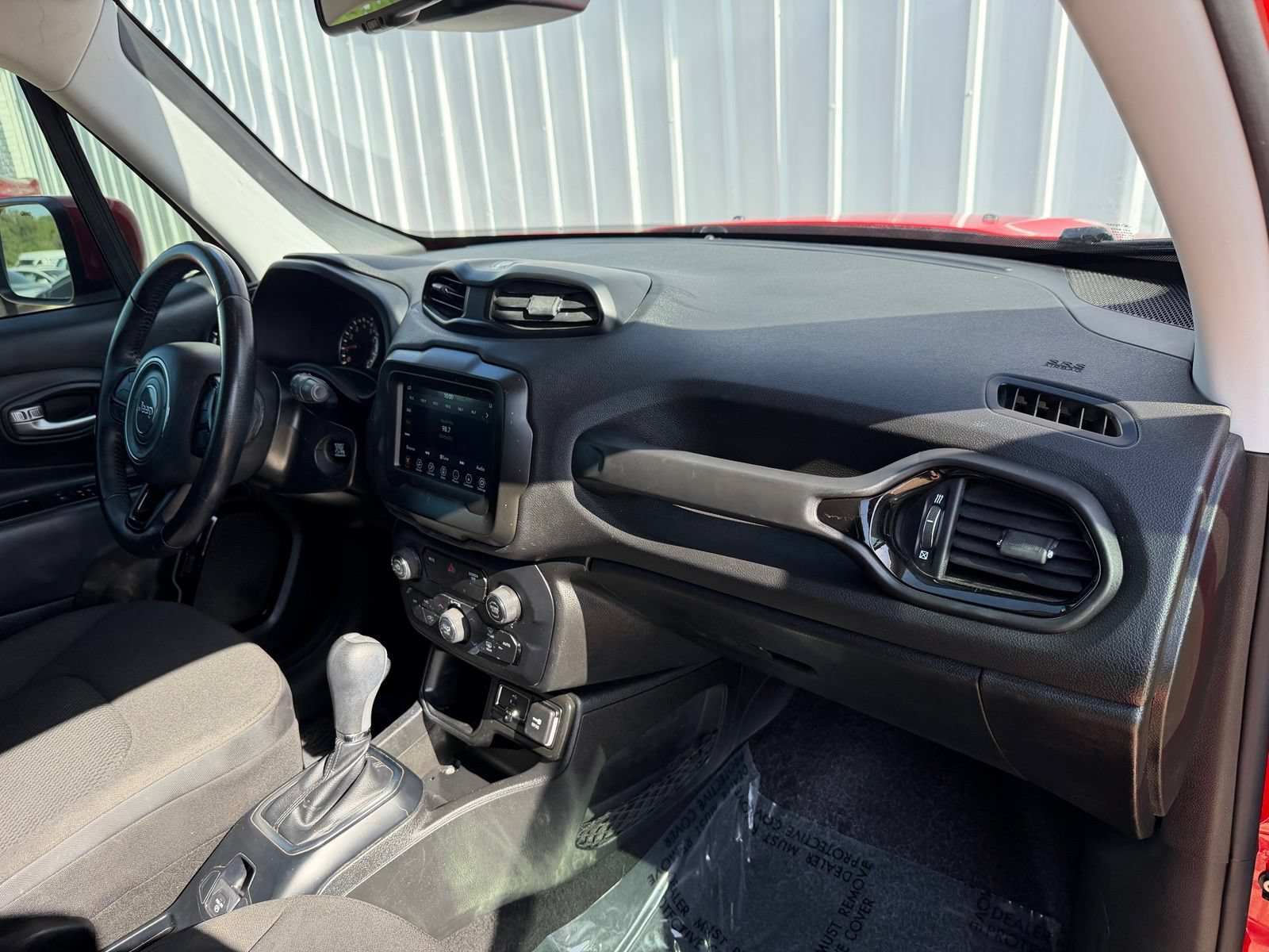 Used 2018 Jeep Renegade Altitude w/ Popular Equipment Group FWD image 19