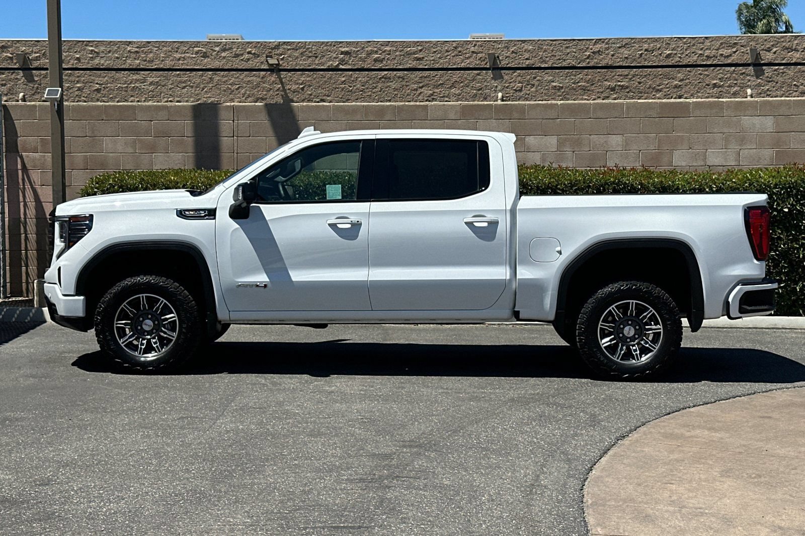 Certified 2025 GMC Sierra 1500 AT4 AWD/4WD image 7