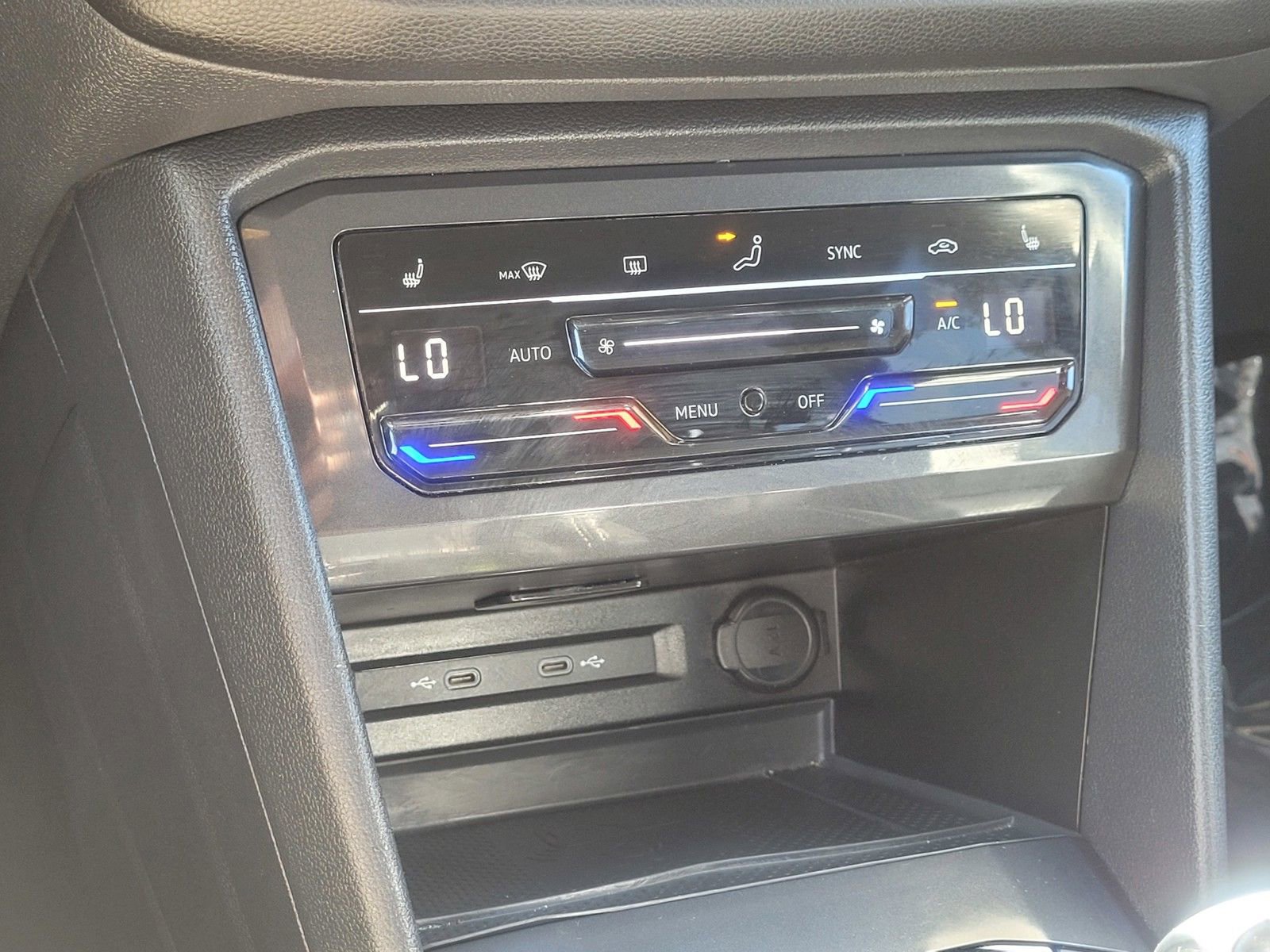 Used 2024 Volkswagen Tiguan SE image 26