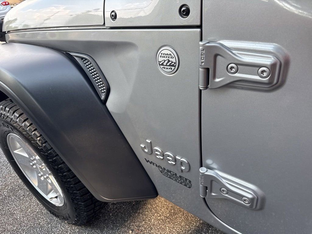Used 2018 Jeep Wrangler Unlimited Sport S AWD/4WD image 16