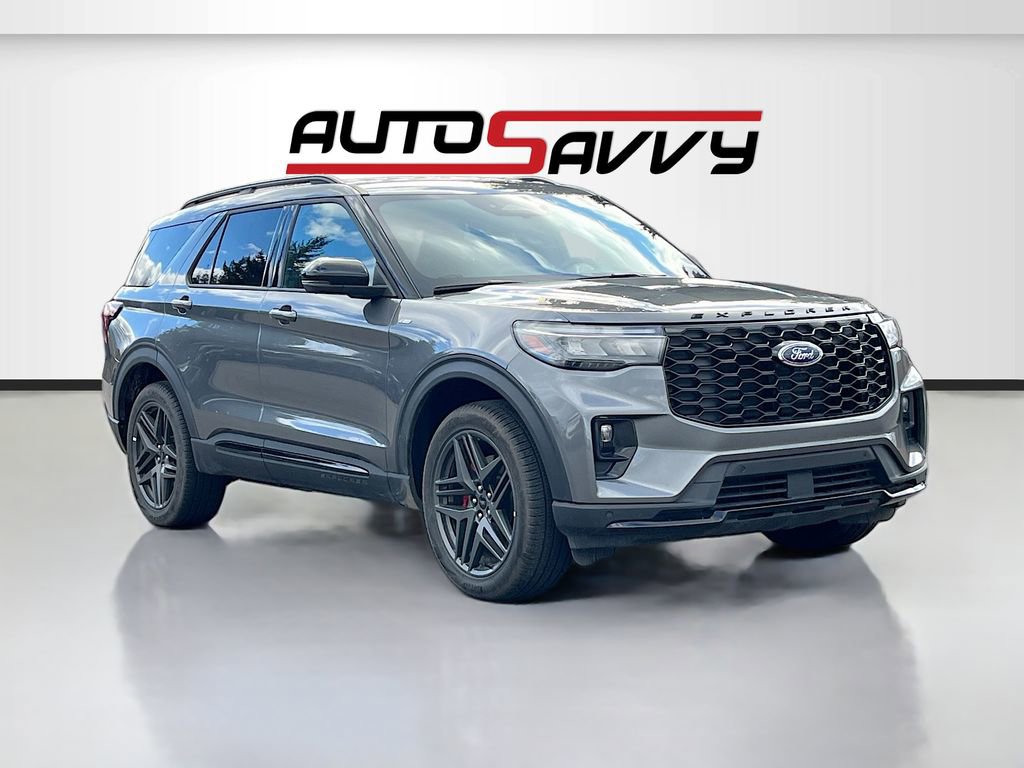 Used 2025 Ford Explorer ST-Line w/ ST-Line Street Pack image 1