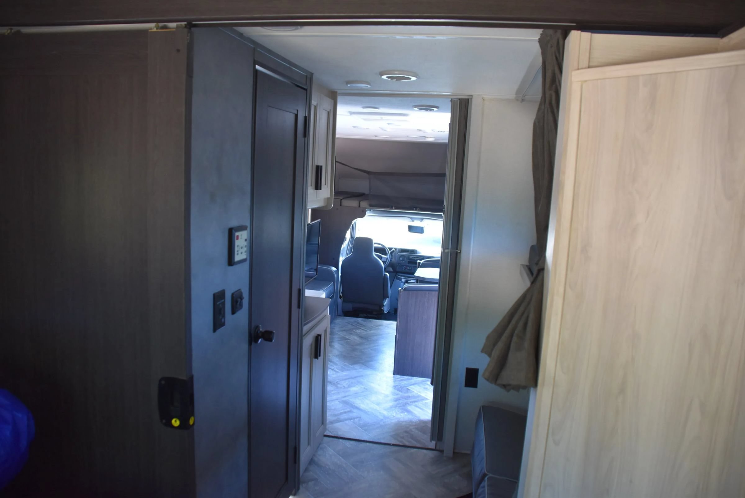 Used 2022 Ford E-450 and Econoline 450 Super Duty w/ Motorhome Prep Package RWD image 25