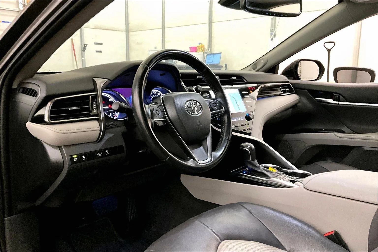 Used 2020 Toyota Camry XLE w/ Sunroof Package image 13