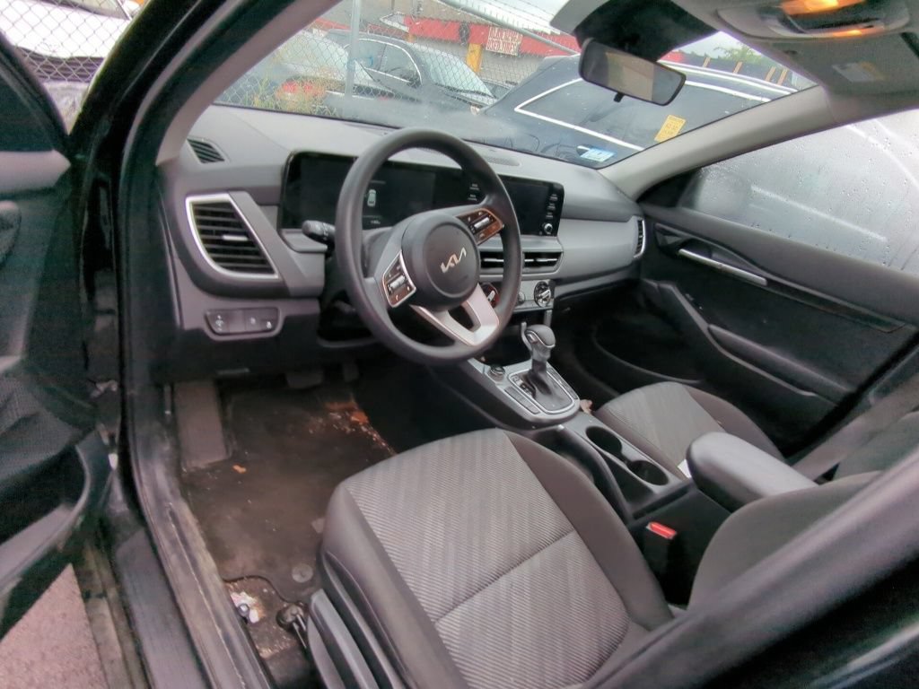 Used 2025 Kia Seltos LX AWD/4WD image 7