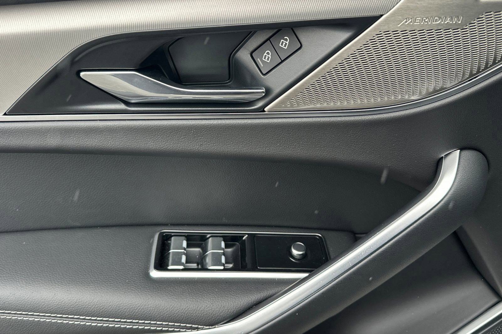 New 2025 Jaguar F-PACE R-Dynamic S AWD/4WD image 11