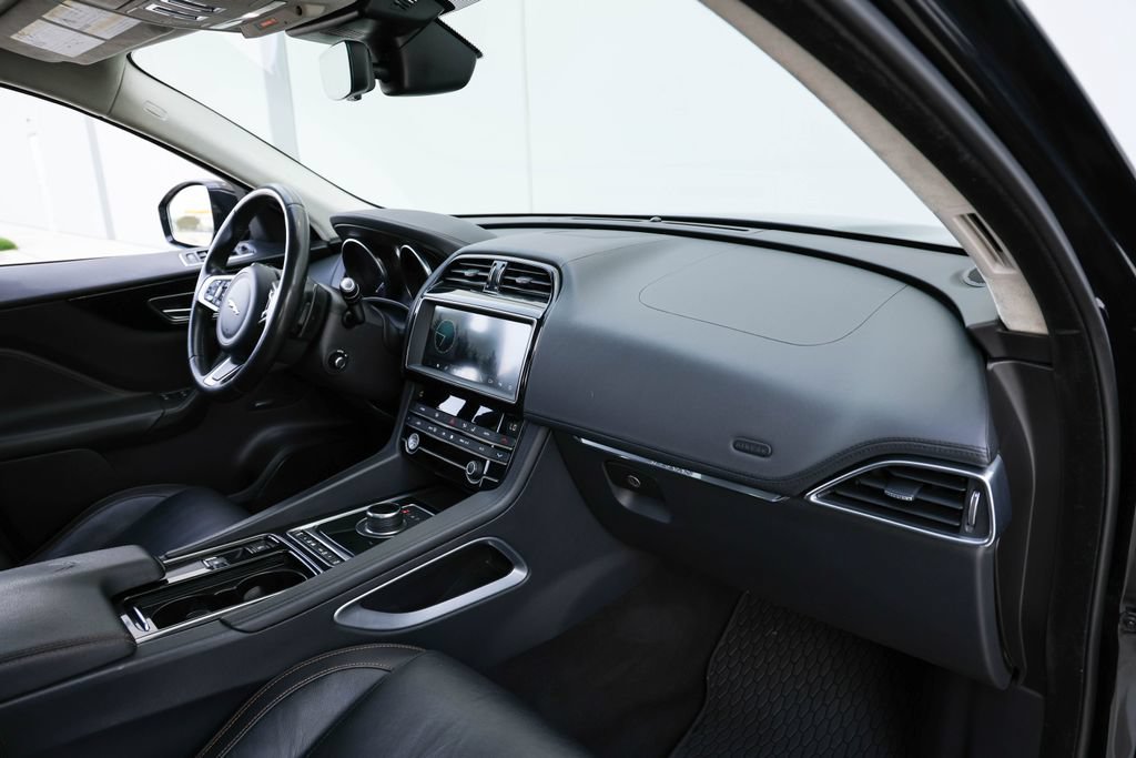Used 2020 Jaguar F-PACE Prestige AWD/4WD image 22