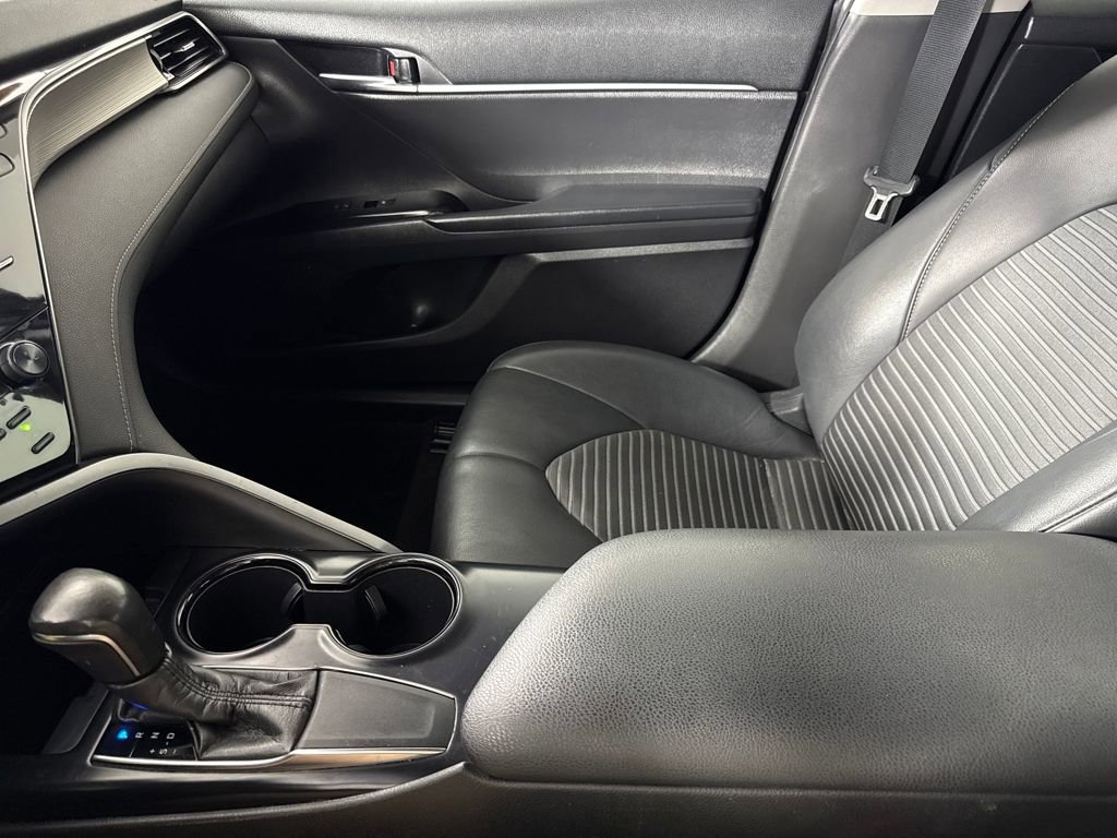 Used 2020 Toyota Camry SE image 19
