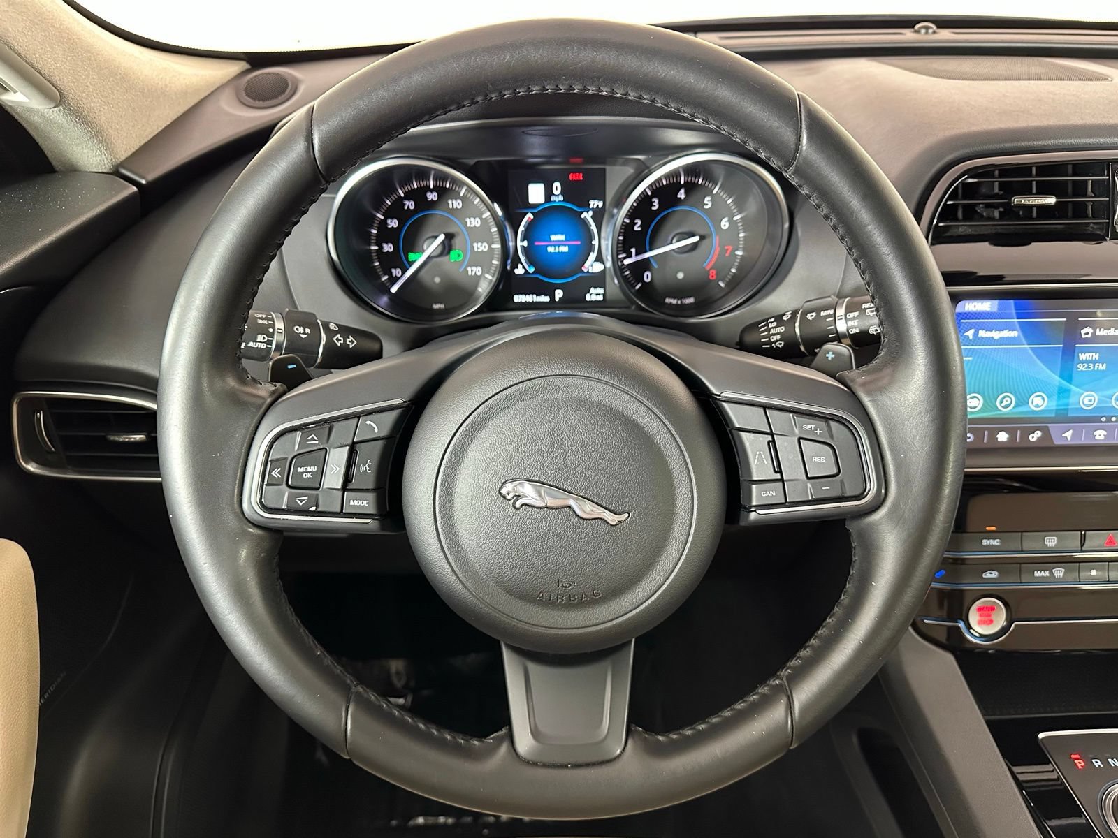 Used 2020 Jaguar F-PACE Premium AWD/4WD image 11