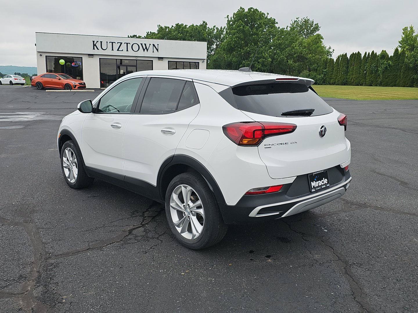Used 2022 Buick Encore GX Preferred w/ Cold Weather Comfort Package AWD/4WD image 7