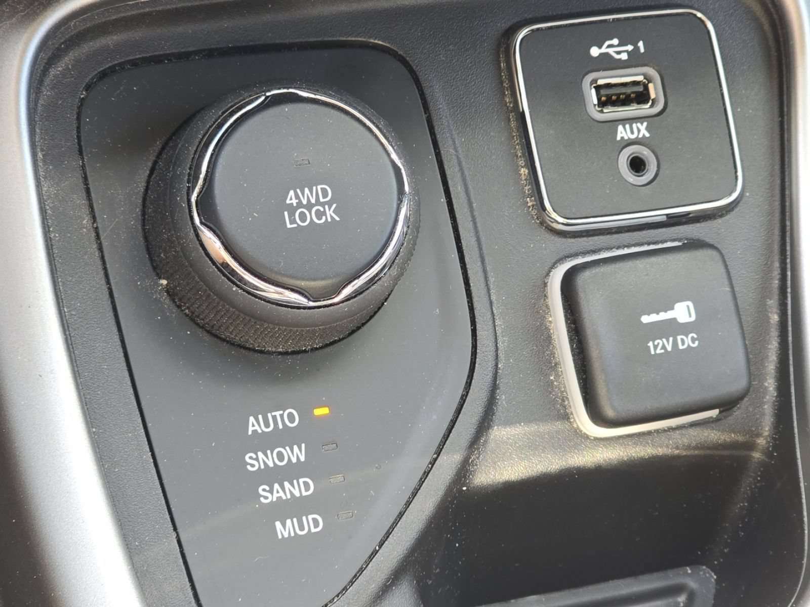 Used 2020 Jeep Compass Latitude w/ Cold Weather Group AWD/4WD image 7
