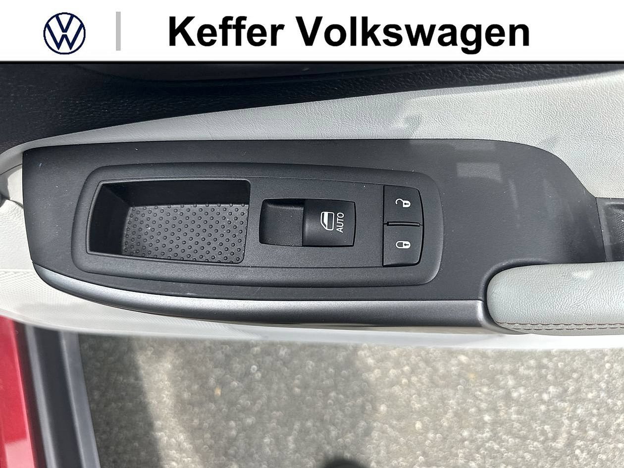 Used 2019 Jeep Cherokee Limited FWD image 31