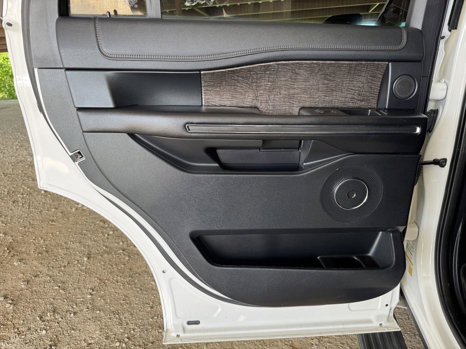 Used 2020 Ford Expedition Limited w/ Equipment Group 301A image 28