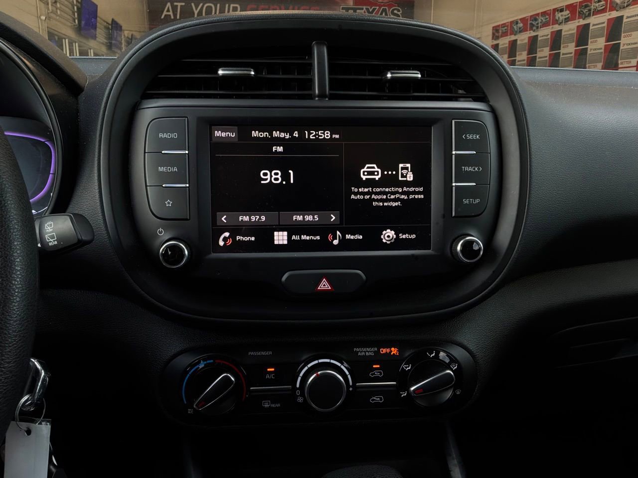 Used 2025 Kia Soul LX w/ LX Technology Package FWD image 24