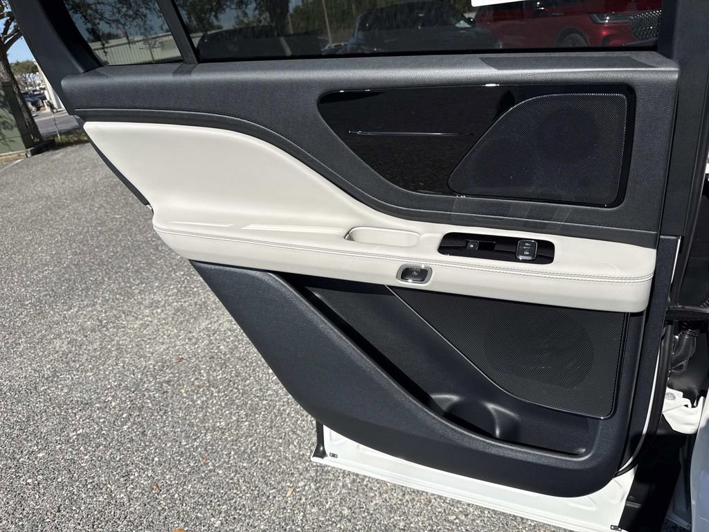 New 2026 Lincoln Aviator 2WD w/ Jet Appearance Package image 13