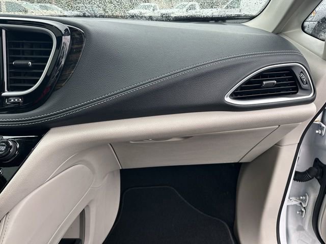 Used 2024 Chrysler Pacifica Limited FWD image 29