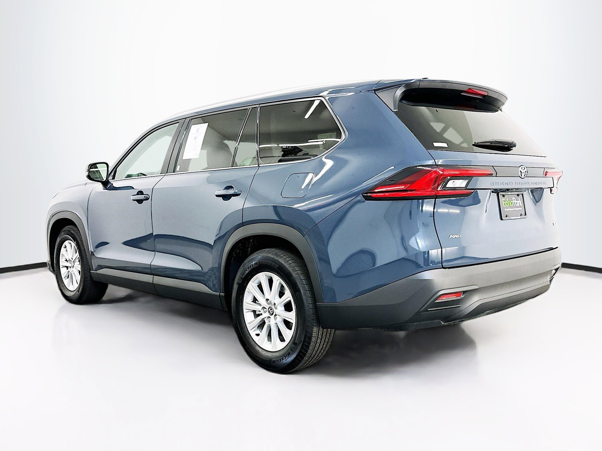 Used 2025 Toyota Grand Highlander AWD image 5