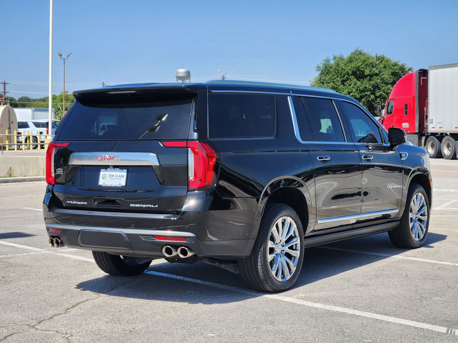 Used 2023 GMC Yukon XL Denali AWD/4WD image 5