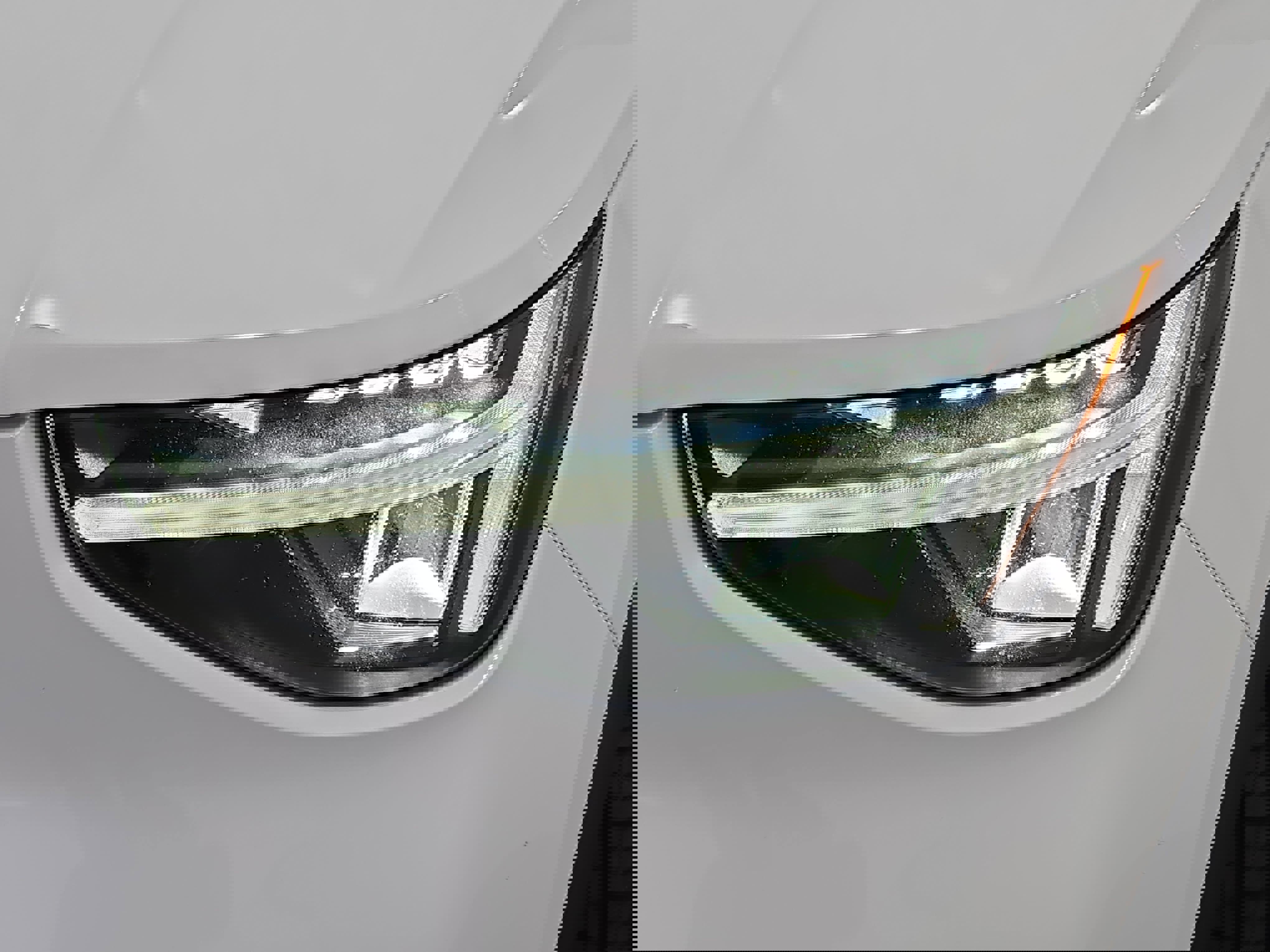 Used 2023 Volvo XC40 B4 Ultimate w/ Protection Package Premier image 31