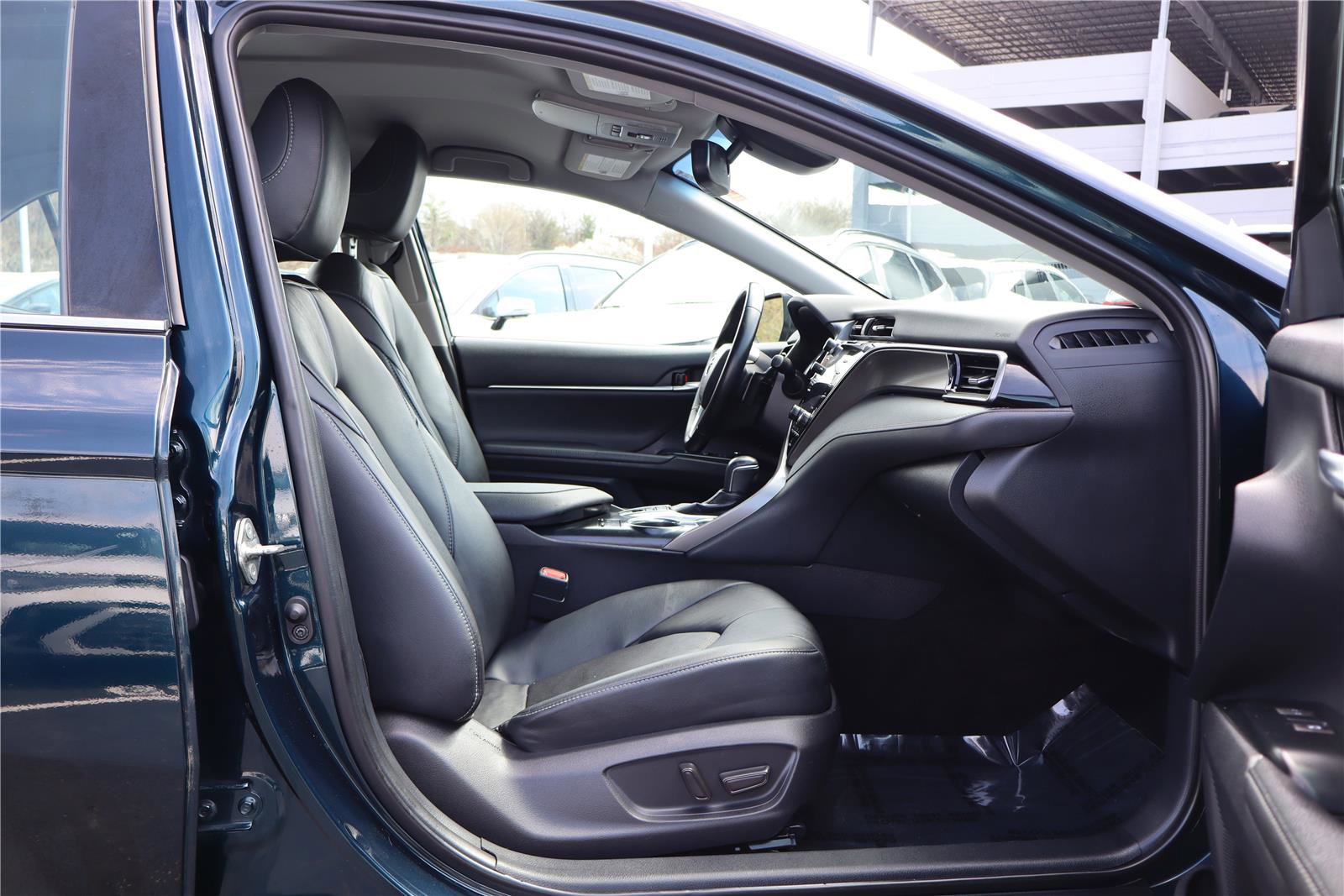 Used 2019 Toyota Camry XSE image 24